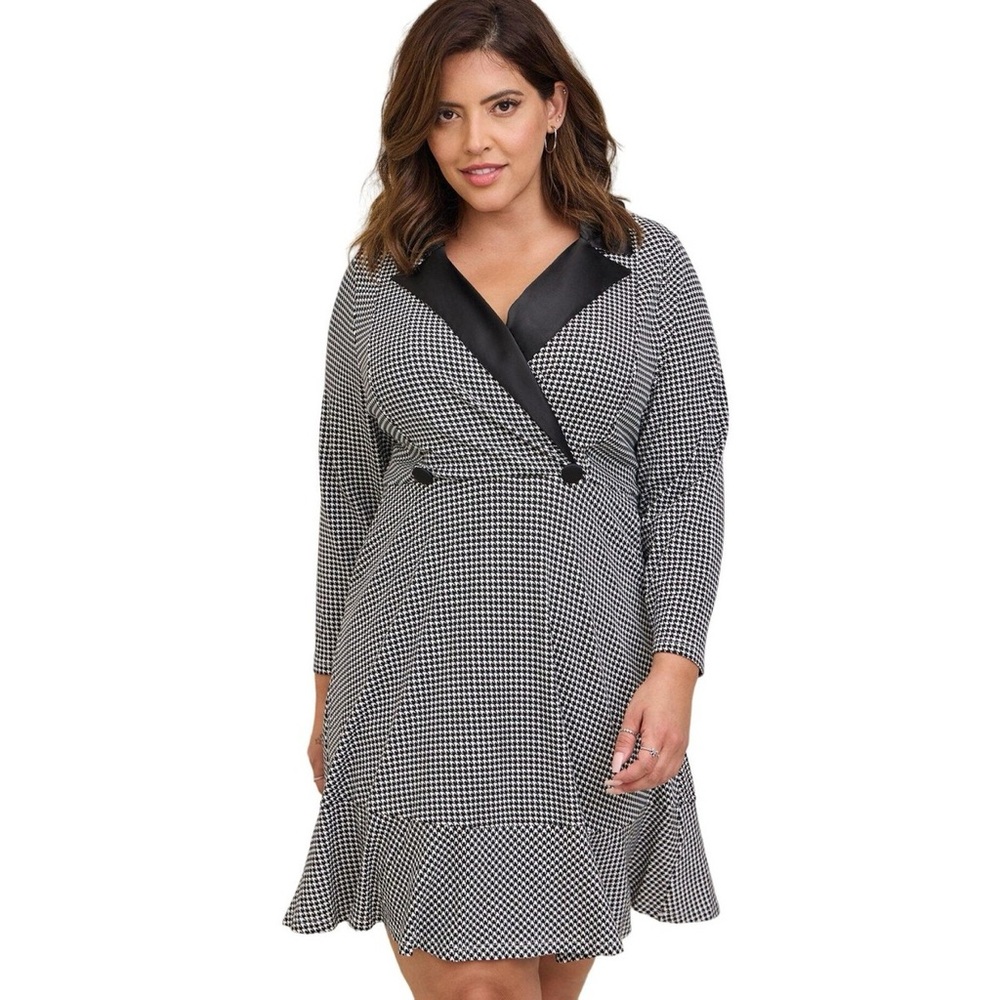 Plus Size Torrid Black and White Long Sleeve A-Line Dress